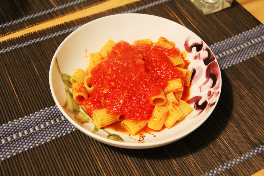 Garden Fresh Homemade Tomato Sauce - Popcorn and Pandas