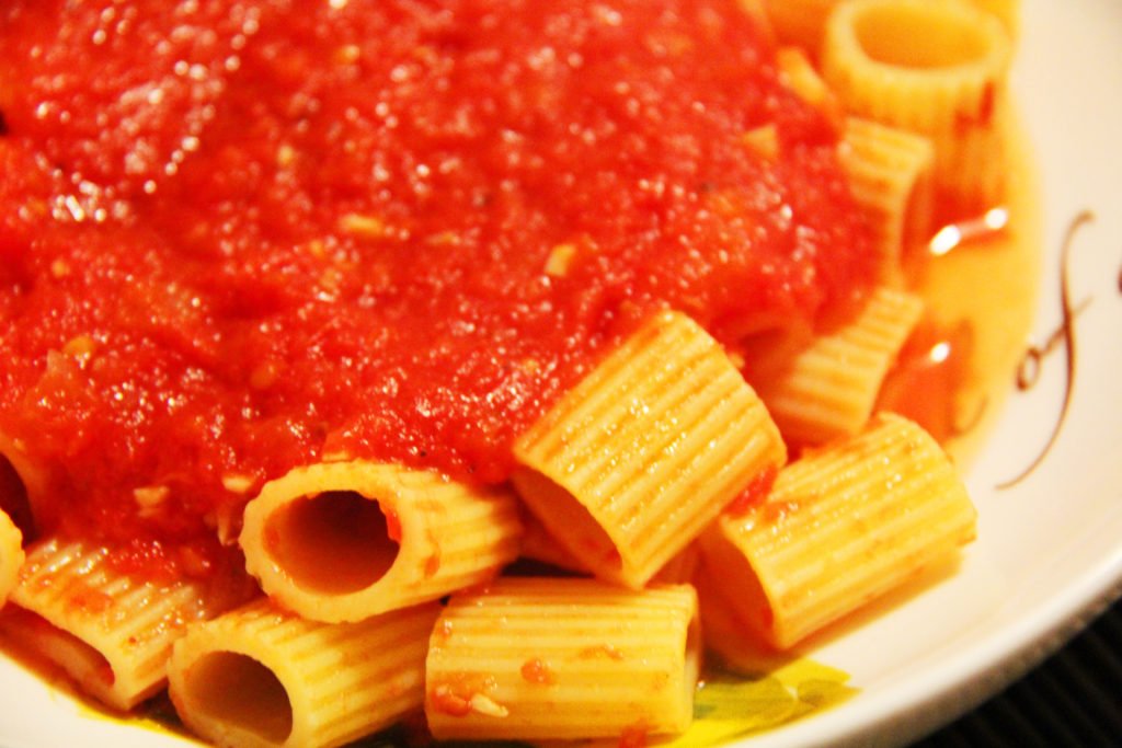 Garden Fresh Homemade Tomato Sauce - Popcorn and Pandas